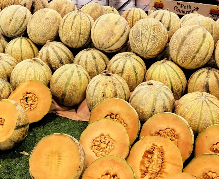 Meloenen zijn volop verkrijgbaar in het buitenland en zijn gezond om te eten